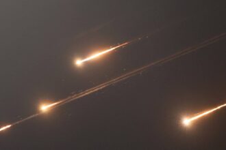 مقتل 4 أشخاص جراء سقوط صاروخ إيراني في مدينة السويداء