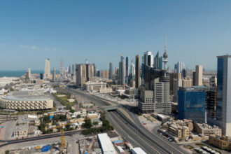 صاروخ إيراني يُلحق أضرارًا جسيمة بقاعدة جوية إيطالية في الكويت