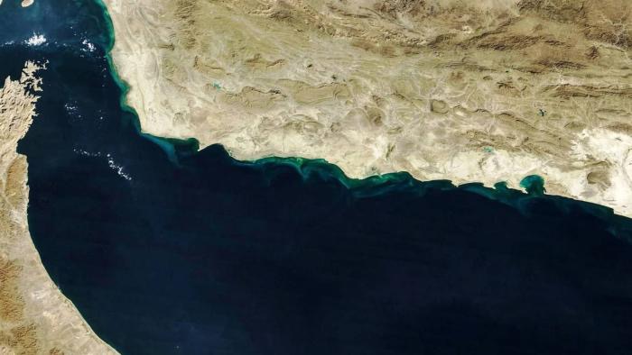 صورة حول : مضيق هرمز يغلق أمام ناقلات النفط بسبب تصعيد عسكري خطير مضيق هرمز يغلق أمام ناقلات النفط بسبب تصعيد عسكري خطير