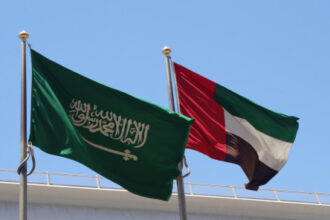 الإمارات والسعودية تؤكدان التضامن إزاء الاعتداءات الإيرانية وتحذّران من تصعيد المنطقة