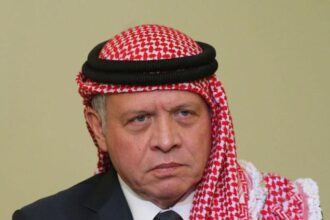 الملك يؤكد ضرورة تكثيف الجهود لخفض التصعيد بالمنطقة