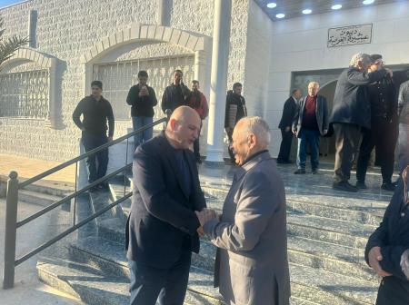 صورة حول : العيسوي ينقل واجب العزاء من جلالة الملك وولي العهد لذوي المرحومين الغرايبة وكورشلو العيسوي ينقل واجب العزاء من جلالة الملك وولي العهد لذوي المرحومين الغرايبة وكورشلو