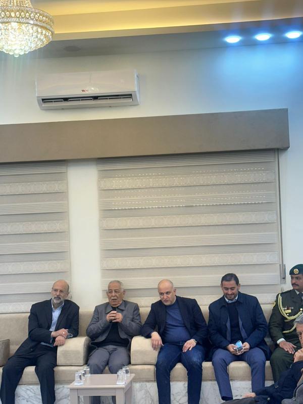 صورة حول : العيسوي ينقل واجب العزاء من جلالة الملك وولي العهد لذوي المرحومين الغرايبة وكورشلو العيسوي ينقل واجب العزاء من جلالة الملك وولي العهد لذوي المرحومين الغرايبة وكورشلو