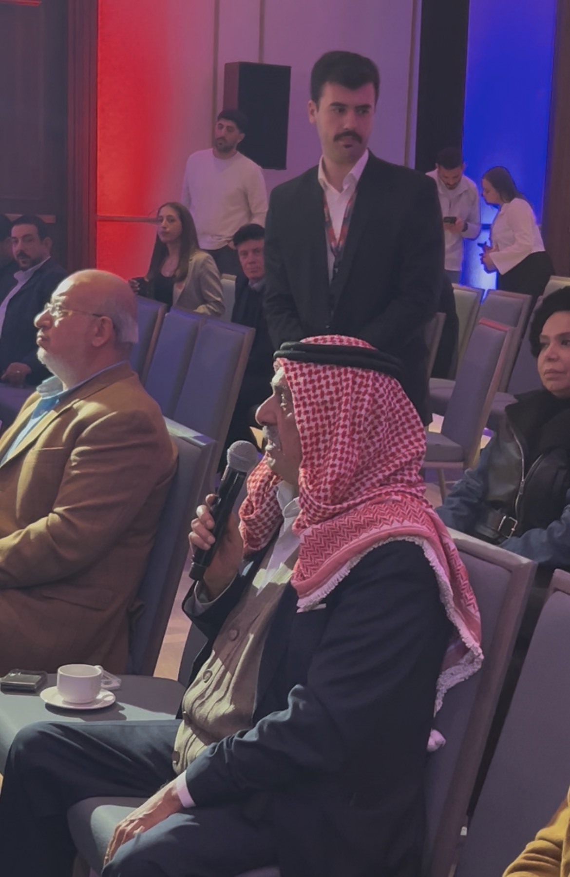 صورة حول : القرعان يوجّه سؤالًا للجلاهمة حول المسؤولية المجتمعية "فيديو " القرعان يوجّه سؤالًا للجلاهمة حول المسؤولية المجتمعية "فيديو "