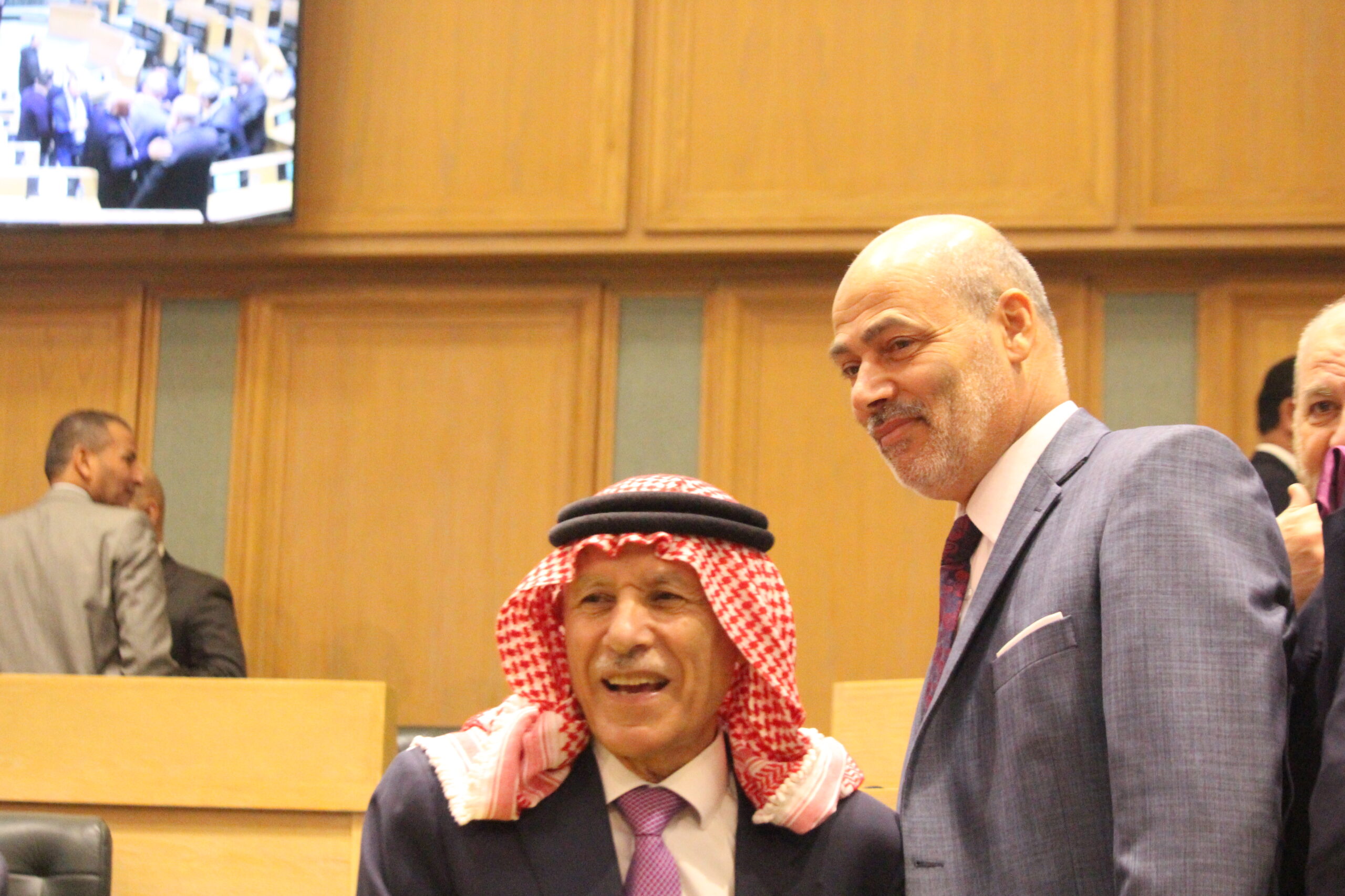 نواب يهنئون العرموطي بالسلامة "صور "