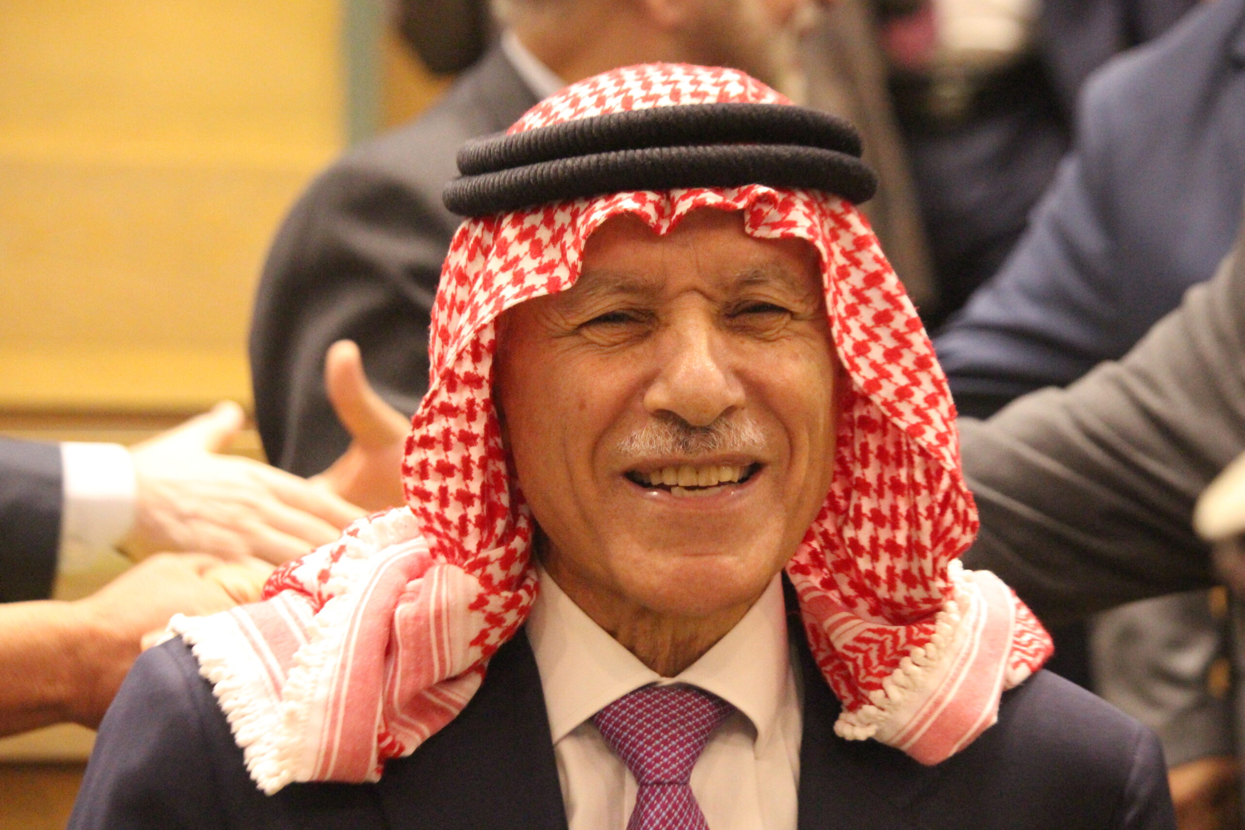 نواب يهنئون العرموطي بالسلامة "صور "