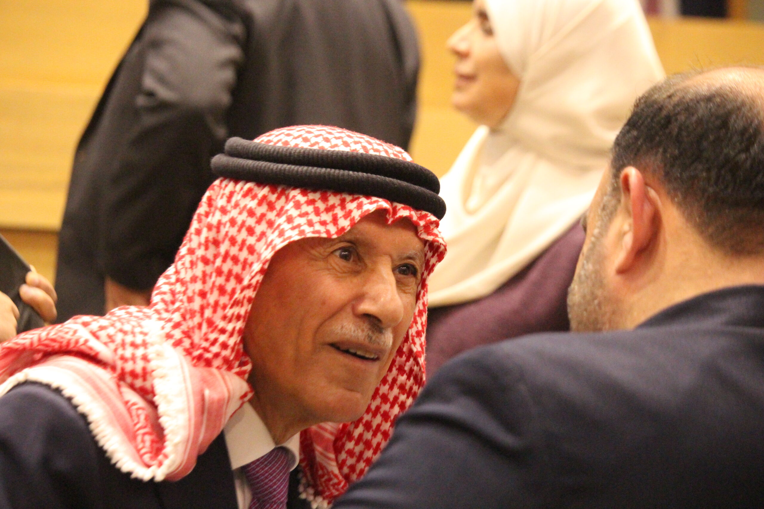 نواب يهنئون العرموطي بالسلامة "صور "