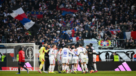ليون يفوز على ليل 1-0 ويقترب من المراكز المؤهلة لدوري أبطال أوروبا