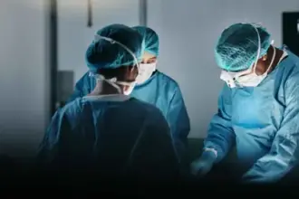 أطباء أمريكيون يبقون مريضًا على قيد الحياة 48 ساعة بلا رئتين باستخدام نظام اصطناعي مبتكر