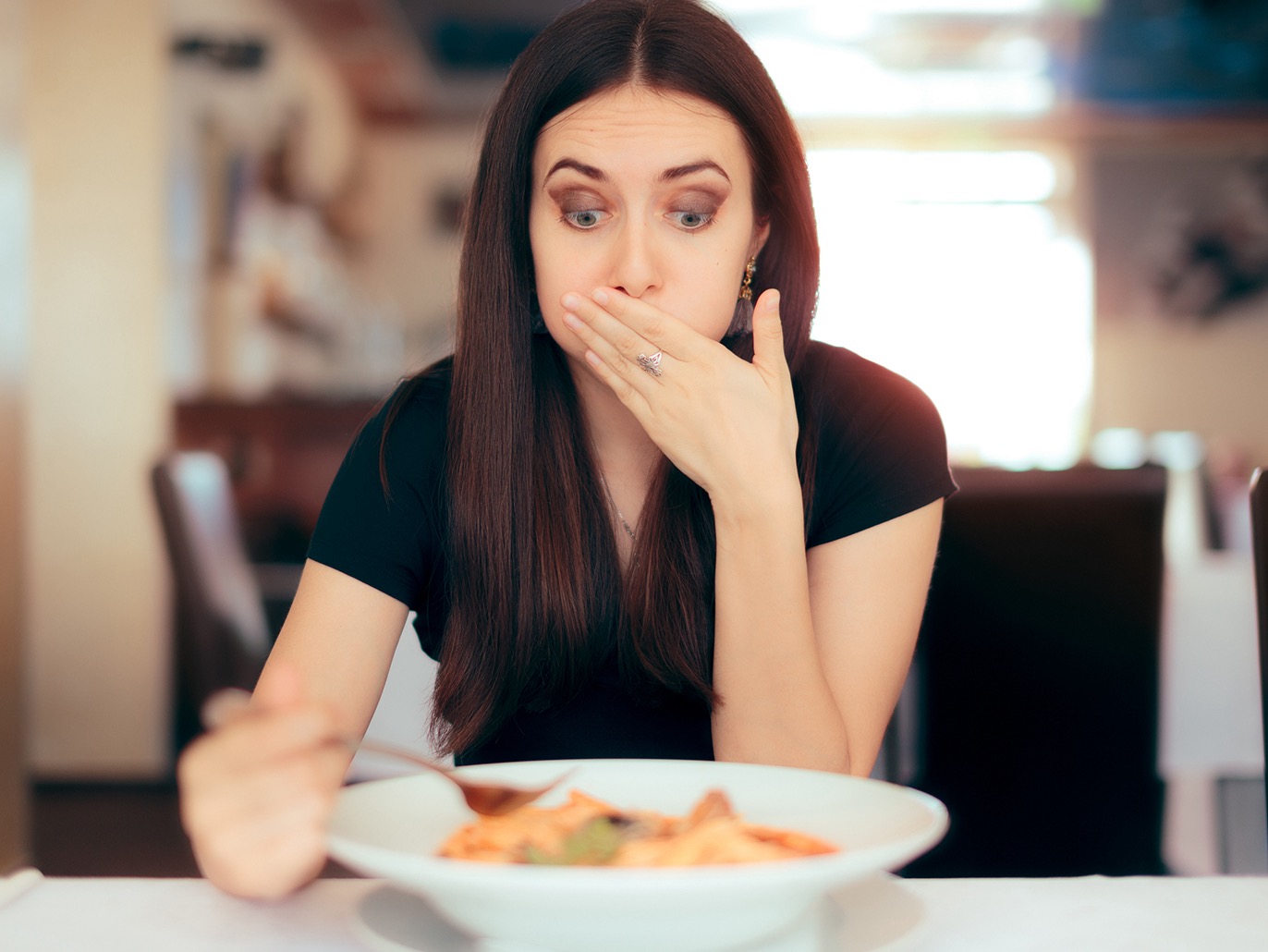 فقدان الشهية العصبي: صرخة نفسية خلف النحافة المفرطة.. الأسباب وسبل النجاة