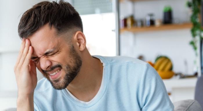 "آلام لا تُهمل".. متى يتوجب عليك الاتصال بالطوارئ فوراً؟