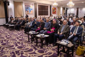 وزير السياحة يفتتح ورشة متخصصة لتأهيل الأدلاء السياحيين في مجال الحج المسيحي