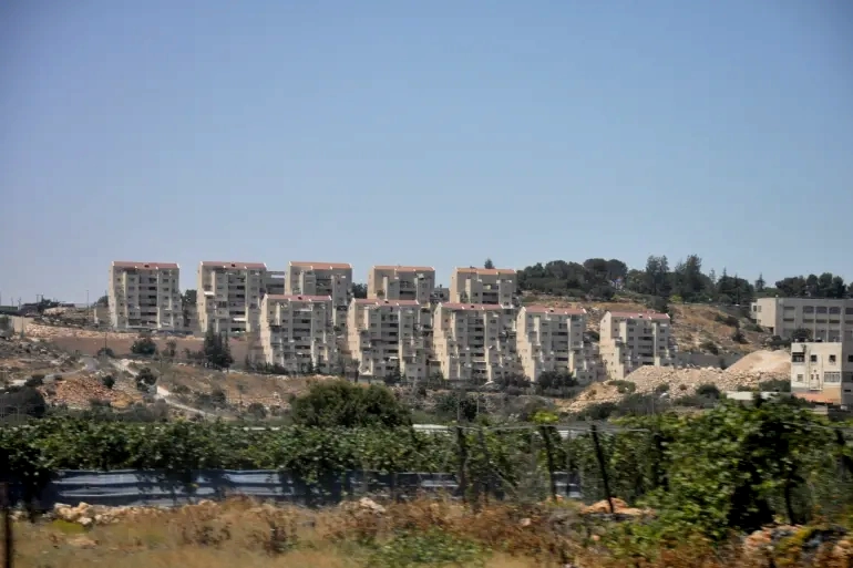 الاحتلال يقر بناء 2780 وحدة استيطانية لتوسيع مستوطنة "آدم"