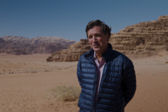 الإعلامي الأميركي تاكر كارلسون يشيد بجمال الأردن وطبيعتها الخلابة