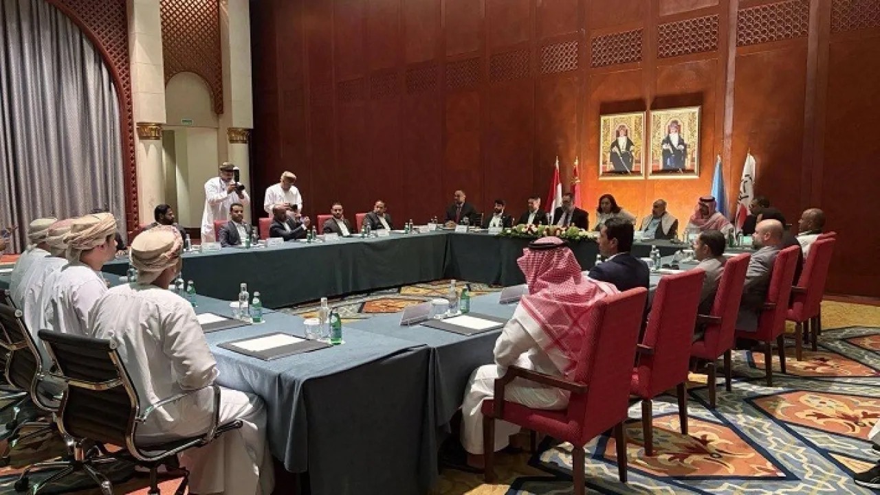 عمان تستضيف جولة مفاوضات يمنية جديدة لكسر جمود ملف الأسرى والمحتجزين