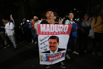 آلاف المتظاهرين في كراكاس يطالبون بالإفراج عن نيكولاس مادورو