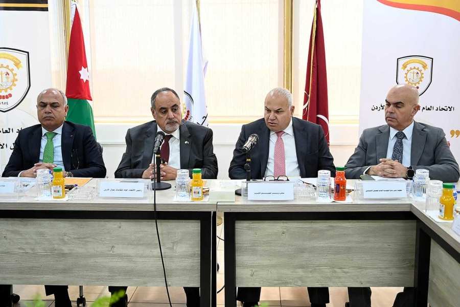 وزير العمل يبحث مع اتحاد العمال تعزيز الحماية الاجتماعية وضمان حقوق العمال