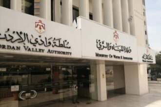 أمين عام سلطة وادي الأردن يتفقد بدء أعمال صيانة مؤقتة لطريق دافوس – الشونة الجنوبية