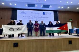 فريق كلية الحقوق بجامعة العلوم التطبيقية يتأهل إلى نهائيات مسابقة أكسفورد العالمية