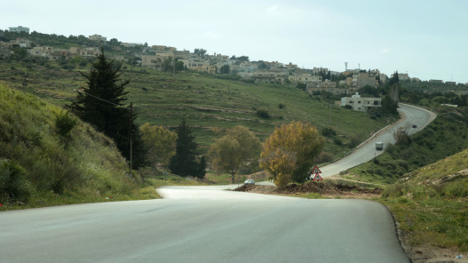 انخفاض طفيف على الحرارة الثلاثاء وزخات مطر محتملة الأربعاء