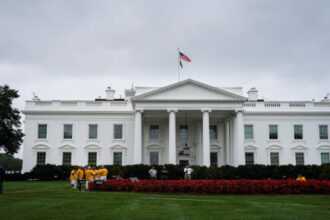 البيت الأبيض يحذف فيديو ترامب العنصري الذي يظهر أوباما وزوجته على هيئة قردين