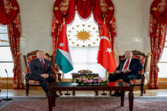 عاجل| الملك و أردوغان يبحثان تعزيز التعاون ودعم التهدئة في المنطقة