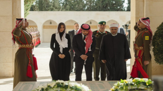 عاجل| نائب الملك الأمير الحسين يزور ضريح المغفور له الملك الحسين