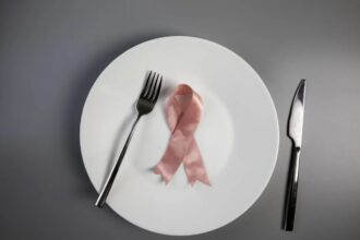 دراسة: النظام الغذائي المسبب للالتهابات يزيد خطر الإصابة بسرطان الثدي عند النساء