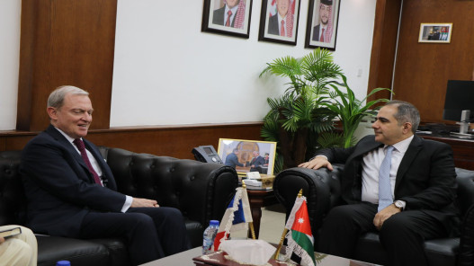 وزير الاستثمار يبحث مع السفير الفرنسي تعزيز التعاون الاقتصادي والاستثماري بين الأردن وفرنسا