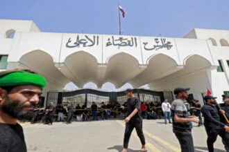 العراق: جميع محاكمات عناصر “داعش” القادمين من سوريا ستتم وفق القانون العراقي حصراً