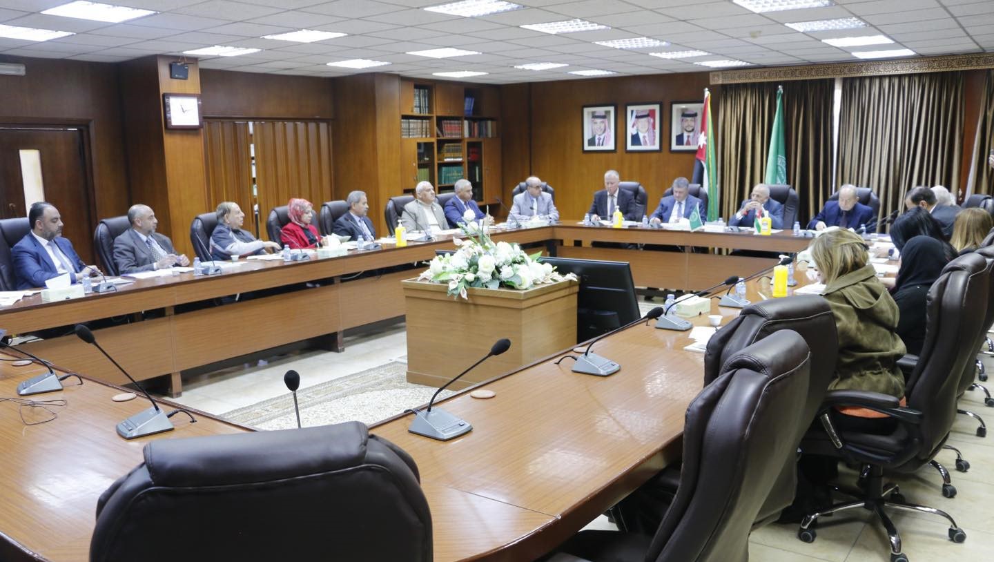 رئيس مجمع اللغة العربية الأردني يبحث تعزيز التعاون مع جمعية عون الثقافية لصون اللغة العربية