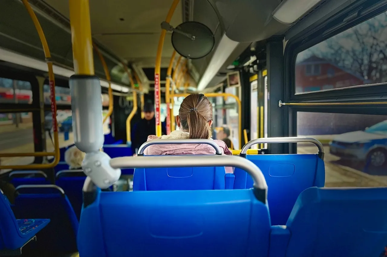 الأردن يطلق مشروعًا مبتكرًا لحماية النساء والفتيات من التحرش في النقل العام