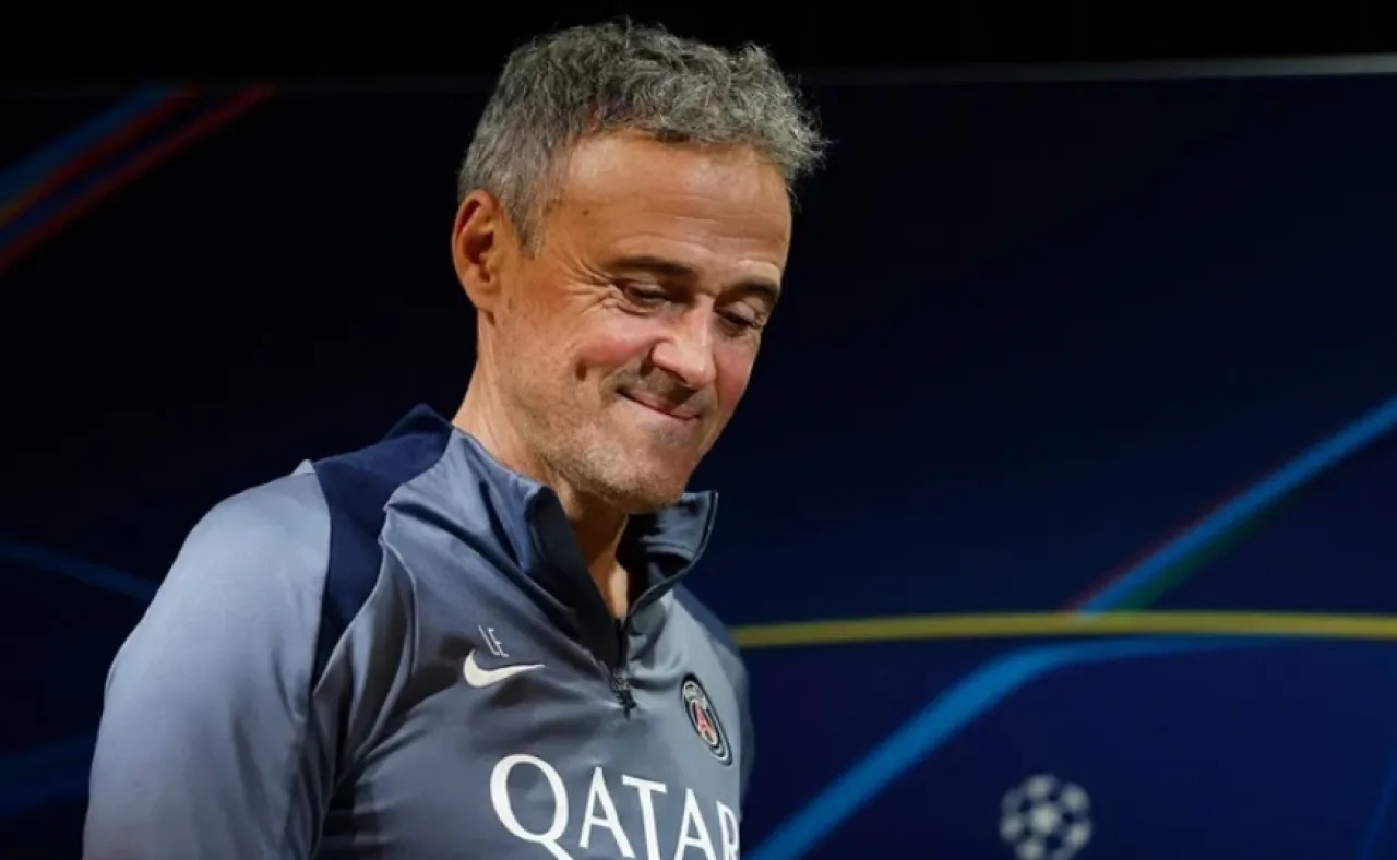 لويس إنريكي يرفض مانشستر يونايتد ويفضّل البقاء مع باريس