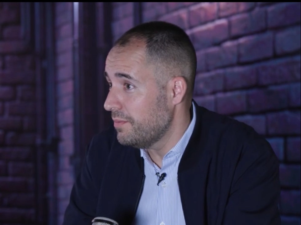 فران سوتو و"مجزرة البطاقات": قصة طرد 7 لاعبين في شوط واحد