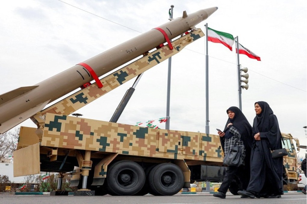 إفراج مشروط في طهران: إطلاق سراح "جواد إمام" و"أصغر زاده" وترقب لمصير آذر منصوري