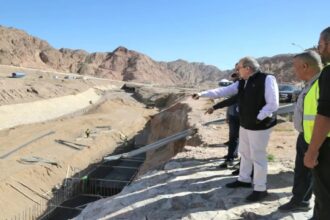 وزير الأشغال يتفقد أضرار سيول العقبة: "عدم ارتياح" لسرعة الإنجاز وتوجيهات بضبط الجودة