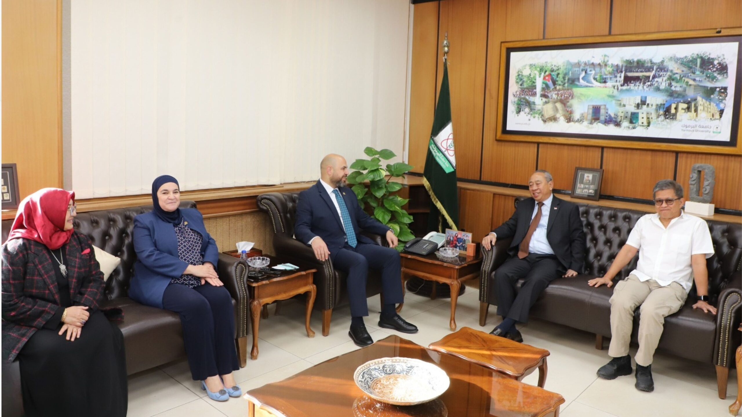 جامعة اليرموك توسّع شراكاتها مع الجامعات الإندونيسية