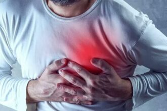 أخصائي قلب يحذر من "التعب المزمن": قد لا يكون إرهاقاً عادياً بل إنذاراً مبكراً بمرض قلبي