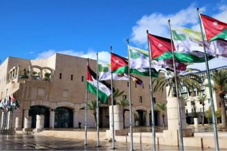 أمانة عمان تنذر موظفين متغيبين: العودة فوراً أو "الفصل القانوني"