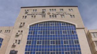 68% من إيرادات فلسطين محتجزة لدى إسرائيل وتؤثر على صرف رواتب الموظفين