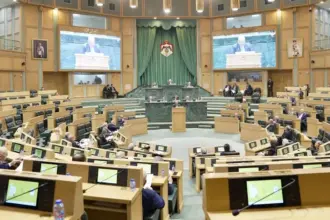 الأعيان يقر 7 قوانين واتفاقيات دولية وتعديلات جوهرية تعيد (المنافسة) إلى النواب