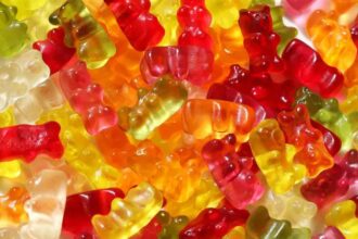 الجيلاتين.. "البطل الخفي" في أطباقنا: أين يختبئ؟ وهل هو مفيد حقاً؟