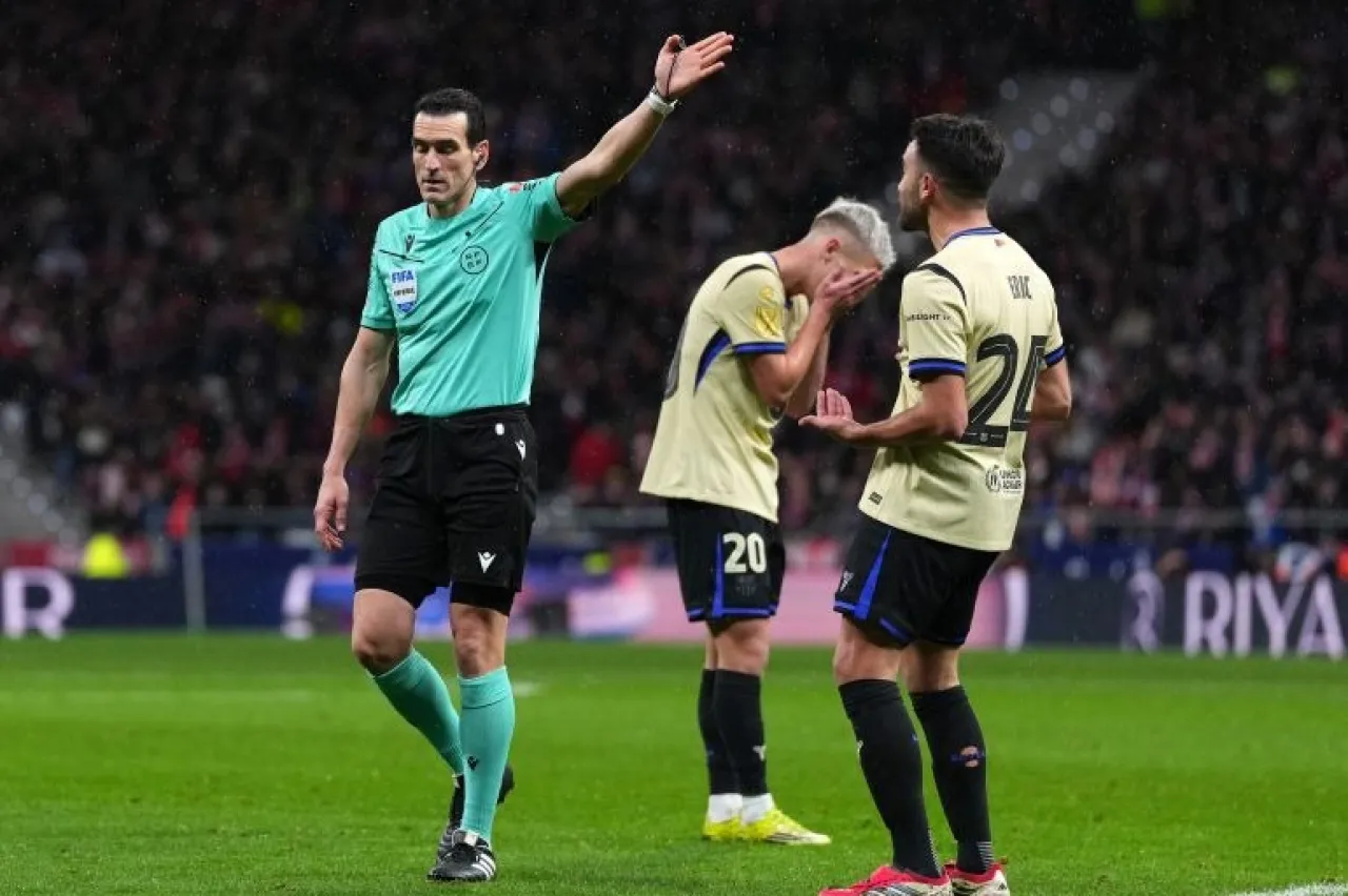 برشلونة يهاجم التحكيم الإسباني ويطالب بالشفافية في تقنية VAR