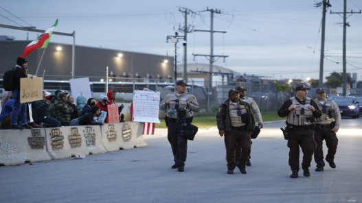 صورة حول : مسؤول أميركي يرفض تعديلات الديمقراطيين على وكالة الهجرة والجمارك مسؤول أميركي يرفض تعديلات الديمقراطيين على وكالة الهجرة والجمارك