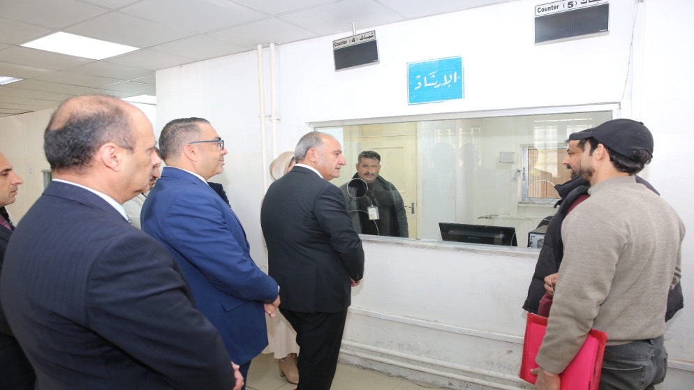 الشواربة يتفقد دائرة الرقابة الصحية ويؤكد تسريع التحول الرقمي