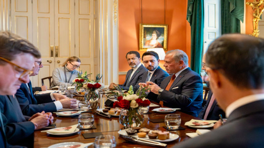 عاجل| الملك يلتقي رئيس الوزراء البريطاني ستارمر في لندن