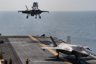 أكثر من 50 مقاتلة أميركية تصل الشرق الأوسط خلال 24 ساعة