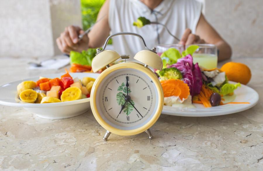 الصيام المقلّد» يقلّص العمر البيولوجي 2.5 سنة.. دراسة تكشف فوائد صحية تعادل عكس الشيخوخة