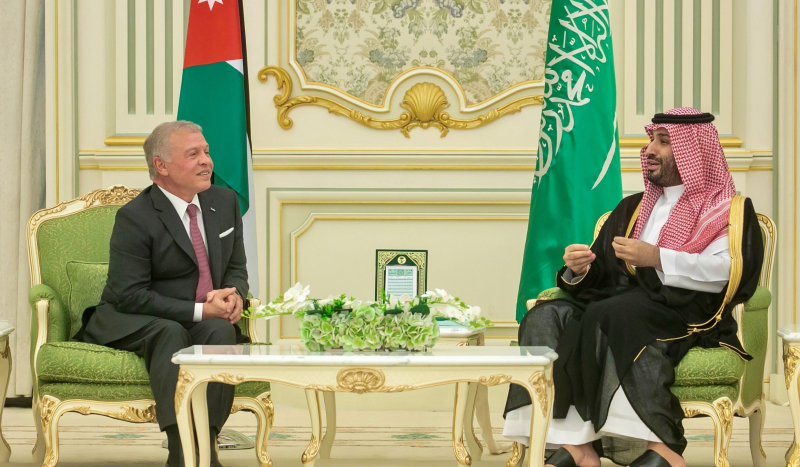الملك وولي العهد السعودي يبحثان التطورات الإقليمية