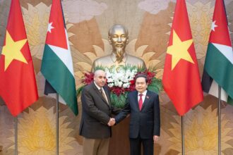 القاضي ورئيس الجمعية الوطنية الفيتامي يبحثان سبل التعاون البرلماني